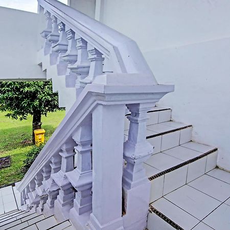 Oyo Life 91127 Wisma Sukajadi Syariah Perabumulih Екстериор снимка